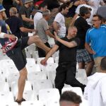 Los aficionados rusos e ingleses se pelearon también dentro del estadio