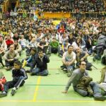 Cientos de personas vieron de forma gratuita un partido que era de pago en el polideportivo municipal Los Cantos