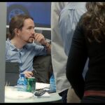 Escena de la noche electoral de la película sobre Podemos