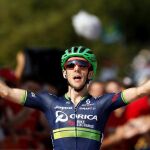 El ciclista británico del equipo Orica, Simón Yates, a su llegada a meta.