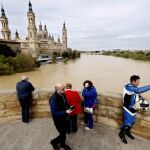 El rio Ebro a su paso por el Puente de Piedra de Zaragoza. EFEJAVIER BELVER