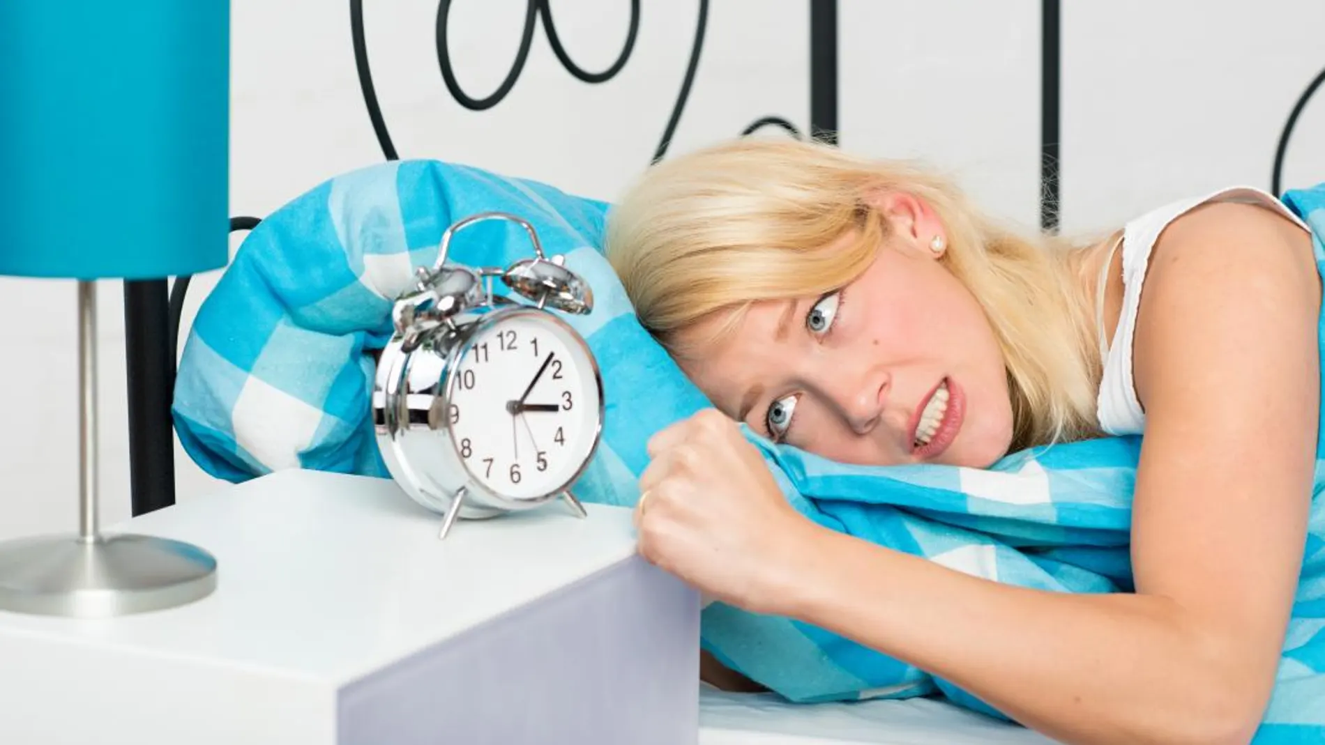 Mujer con insomnio