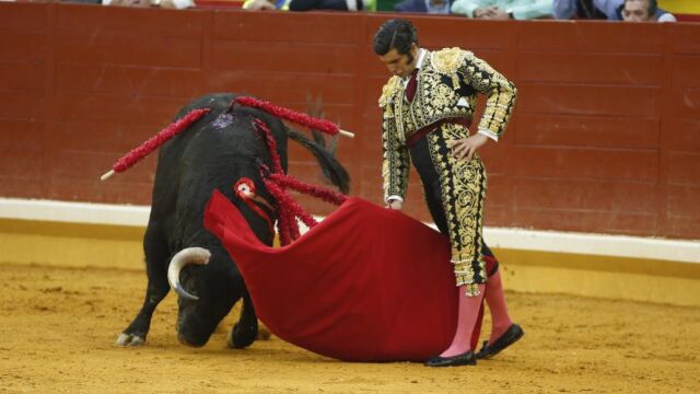 Morante de la Puebla toreando con la muleta el pasado mes de marzo en Illescas