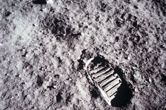 La huella de pisada del astronauta Buzz Aldrin sobre la superficie lunar.