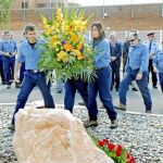 Tenso homenaje a los bomberos