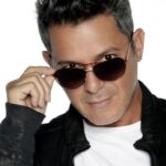 Siguiendo la estela de otras grandes estrellas como Antonio Banderas o Naomi Campbell, Alejandro Sanz se une al universo de Starlite Shop.