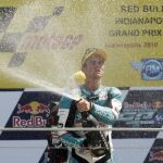 Terol gana en Indianapolis y recorta distancias a Marc Márquez