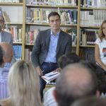 Javier Lambán, junto a Pedro Sánchez, y Susana Sumelzo, en un acto en el IES Conde Aranda, en Alagón (Zaragoza), el pasado mes de septiembre.