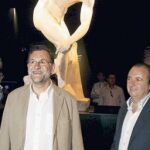Rajoy defiende a Camps de los ataques de los «inquisidores del siglo XXI»