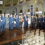 Autoridades, premiados e invitados siguen atentamente a Marta Robles, quien actuó de maestra de ceremonias
