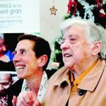 La asociación Amic de la Gent Gran ofrecerá más de 13 comidas en Navidad para los mayores que vivan solos