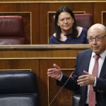 El ministro de Hacienda, Cristóbal Montoro, en el Congreso