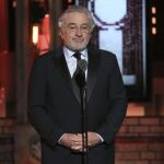 Robert De Niro, en el escenario de los premios Tony de teatro / Ap