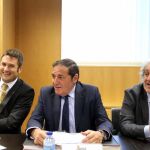 El consejero de Sanidad, Antonio María Sáez, firma con los colegios profesionales un protocolo de actuación en materia de publicidad sanitaria