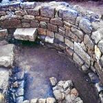 Éste es, según Costas Sismanidis, el mausoleo que los conciudadanos de Aristóteles le dedicaron en agradecimiento a sus obras