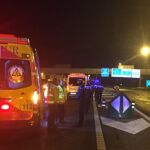 La Policía cortó el carril central para permitir el trabajo de los servicios de emergencia.