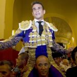 José María Manzanares sale a hombros ayer en la última de Colombinas