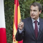 El presidente del Gobierno, José Luis Rodríguez Zapatero, durante la reunión que mantuvo con miembros de la colonia española en Japón
