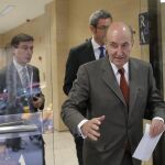 El abogado Miquel Roca, a las puertas de su despacho
