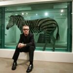 El británico Damien Hirst encarna al artista que sólo se guía por la cotización de su obra