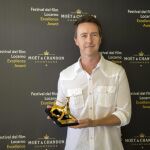 El actor estadounidense Edward Norton posa para la prensa donde recibe el premio "Excelencia"por su carrera