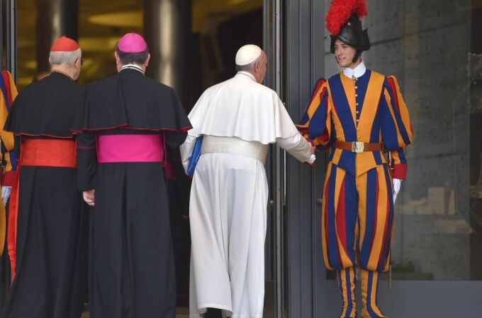 ¿Por qué la Guardia Suiza se encarga de la seguridad del Papa? Estos son los requisitos para entrar