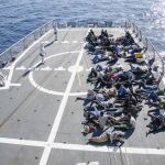 Imagen de archivo de inmigrantes rescatados por la fragata "Numancia"este mismo año.