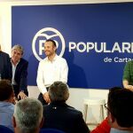 El presidente regional del PP, Fernando López Miras y la candidata a la alcaldía de Cartagena, Noelia Arroyo, durante la celebración de la Junta Directiva