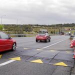 El reductor de velocidad ha sido colocado a la altura del kilómetro 51 de la vía de circunvalación mientras se hacen unas obras para mejorar la calzada
