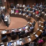 La Razón. Imagen del presidente de la Región de Murcia, Fernando López Miras, ayer en un momento de su intervención en la primera jornada del Debate del Estado de la Región
