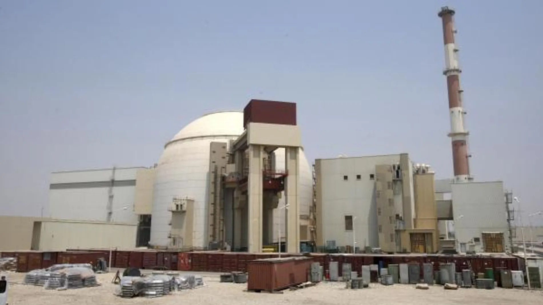 Irán carga combustible nuclear por primera vez en la central de Bushehr