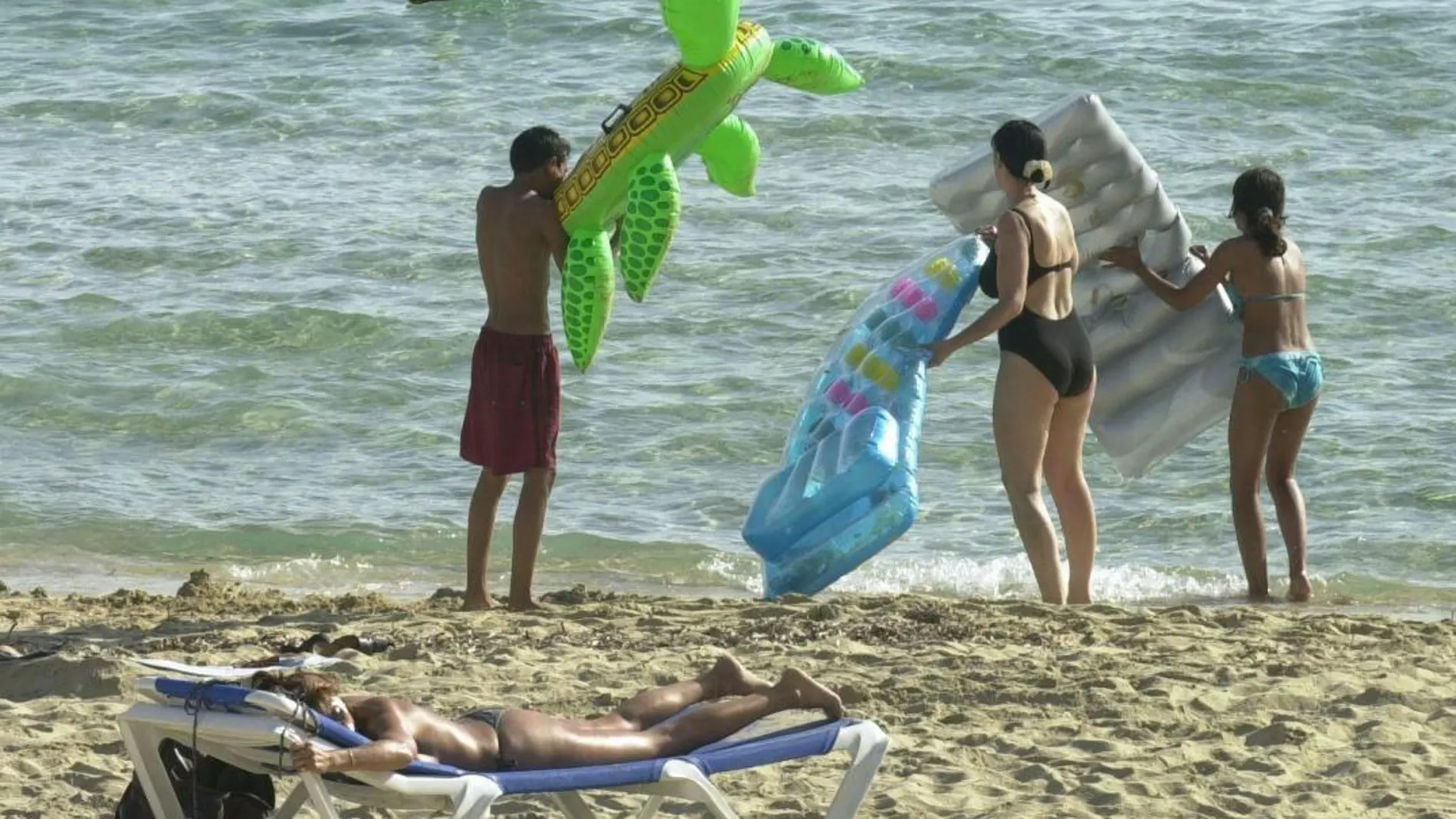 La OCU advierte de que las grandes figuras hinchables "no son adecuadas para los niños"/ Foto: Archivo