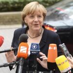 Angela Merkel, a su llegada a la cumbre de jefes de Estado y de Gobierno de la zona del euro.