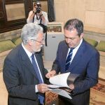 Juan Espadas se reunió ayer con el Defensor del Pueblo Andaluz