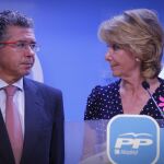 El exconsejero y exsecretario general del PP de Madrid Francisco Granados acompañado de Aguirre