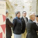 Juan Espadas, junto a Evangelina Naranjo durante una visita ayer a las Reales Atarazanas