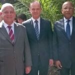 En el centro el anfitrión eslovaco don Vladimir Grácz, escoltado a la izquierda el embajador de Venezuela, don Mario Isea Bohórquez y la derecha, el embajador de Haití, don Hubert Labbé.