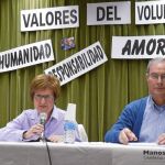María Jesús Feijoo, tras su reelección el pasado miércoles, junto al obispo de Palencia, Manuel Herrero, entre otros