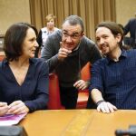 Pablo Iglesias junto a Carolina Bescansa y Juan Pedro Yllanes