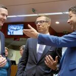 De izda. a dcha., Osborne, Stubb y Dijsselbloem, ayer, en Bruselas