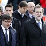 El presidente de la Generalitat, Carles Puigdemont, mantiene contactos con la del presidente del Gobierno, Mariano Rajoy