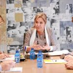 Rosa Valdeón preside la reunión de coordinación ante la llegada de refugiados en la que estuvieron presentes Francisco Vázquez y Alicia García