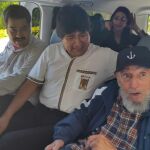 Nicolás Maduro y Evo Morales junto al líder cubano Fidel Castro hoy en La Habana (Cuba)