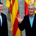 El president de la Generalitat, Ximo Puig, (I) y el alcalde de Valencia, Joan Ribó