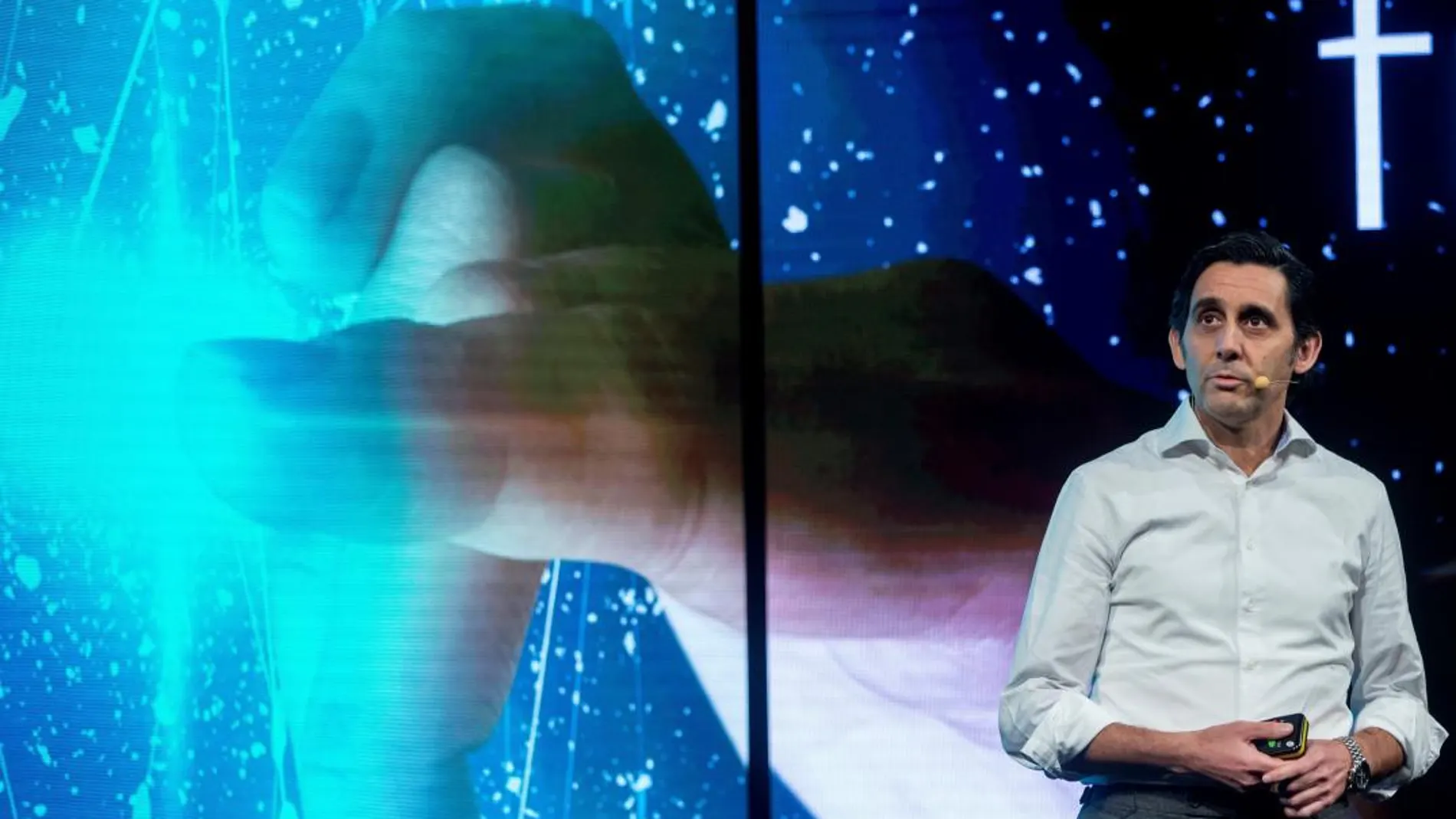 El presidente de la compañía Telefónica, José María Álvarez-Pallete, durante la presentación del asistente digital con inteligencia artificial AURA, con motivo del MWC 2018