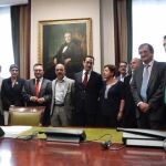 Representantes de los partidos de la oposición, durante la firma del recurso contra la pena de prisión permanente revisable, hoy en el Congreso de los Diputados.