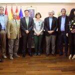 El jurado del premio Gil de Biedma durante el fallo de la XXVIII edición de los premios con Vázquez, Aganzo, Ansón, De Prada, Santonja, Piedra y Herrero entre sus miembros