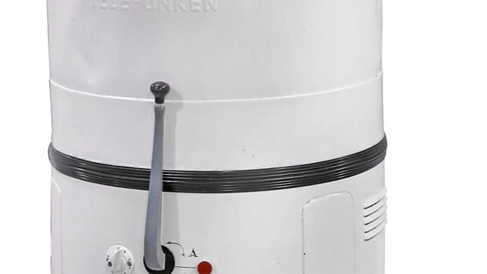 Modelo de lavadora Telefunken de 1950 realizado en metal, una de las obras de la colección de Andrés Alfaro Hofmann