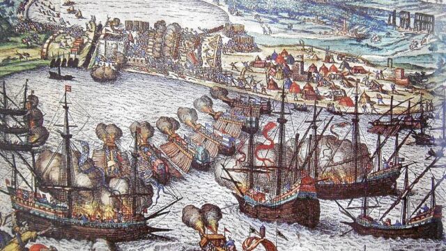 El «Botafogo» (a la izquierda en primer plano) abre fuego contra la fortaleza de La Goleta (1535)