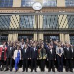 Foto de familia de los representantes de una veintena de países reunidos en París para preparar la cumbre del clima